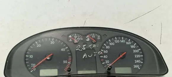 Volkswagen PASSAT B5 Speedometer (instrument cluster) 3B1919880G 110008920