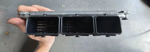 Renault Trafic II (X83) Engine control unit/module 0281010633