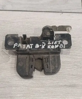 Volkswagen PASSAT B5 Tailgate/trunk/boot lock/catch/latch 