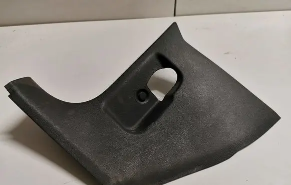 Foot area side trim