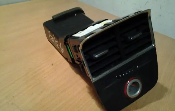 Rear air vent grill