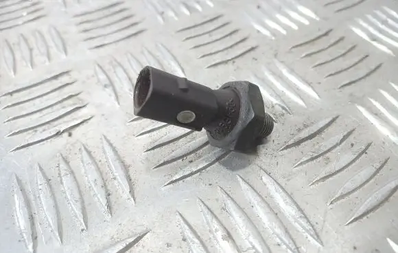 Volkswagen Golf IV Oil pressure sensor 038919081