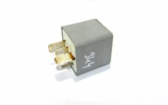 Volkswagen PASSAT B5 Other relay 4D0951253