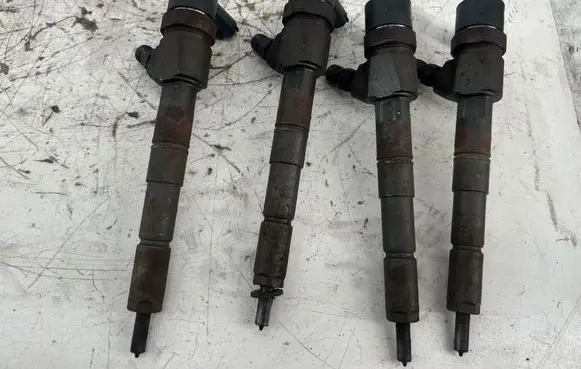 Opel Insignia A Fuel injectors set 0445110327