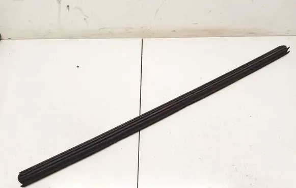 Toyota Avensis T250 Front door glass trim molding 