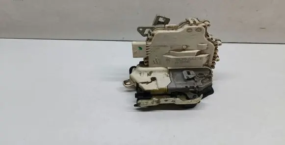 Audi A4 S4 B8 8K Rear door lock 8K0839015C