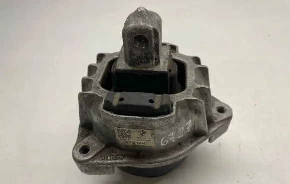 BMW 6 F12 F13 Engine mount bracket 6777374 22116777374