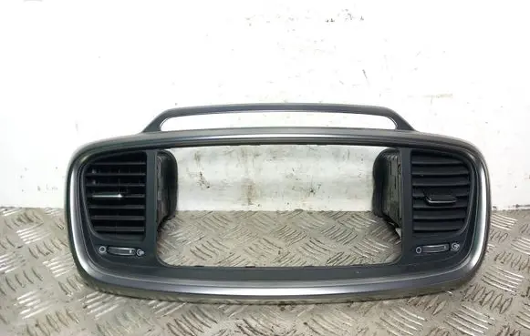 KIA Sorento Radio/GPS head unit trim 