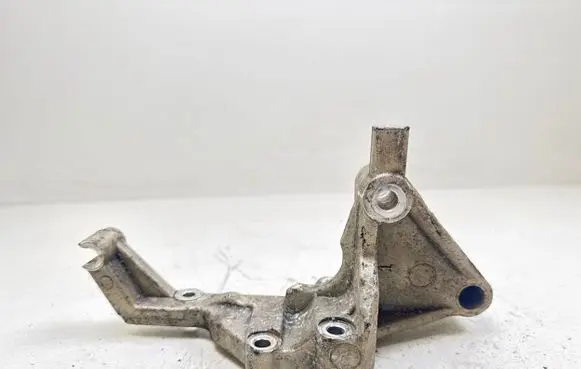 KIA Sorento Power steering pump mounting bracket 