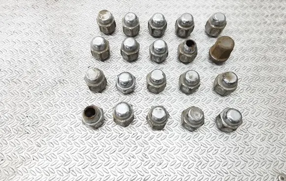 Hyundai Santa Fe Nuts/bolts 