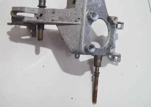 BMW 5 E39 Engine mounting bracket 1162638