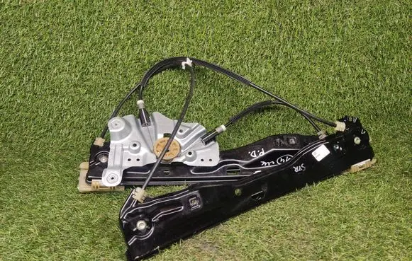 Opel Astra J Front door manual window regulator 13260144 933923104