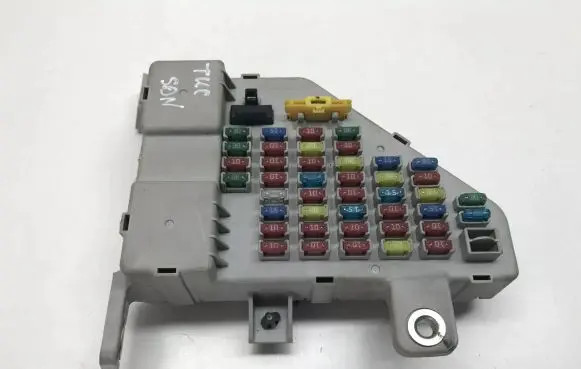 Hyundai Tucson JM Fuse module 911102E501 05074M