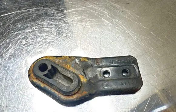 Opel Astra H Radiator mount bracket 13153540