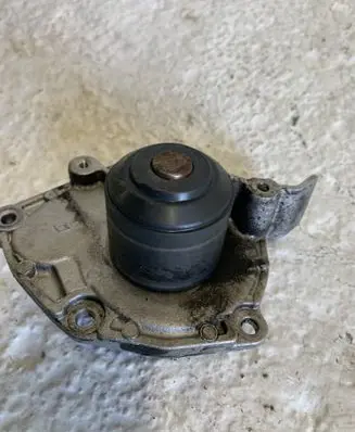 Renault Megane II Water pump