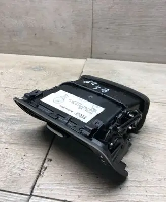 Volkswagen PASSAT B7 Dashboard side air vent grill/cover trim S0911238