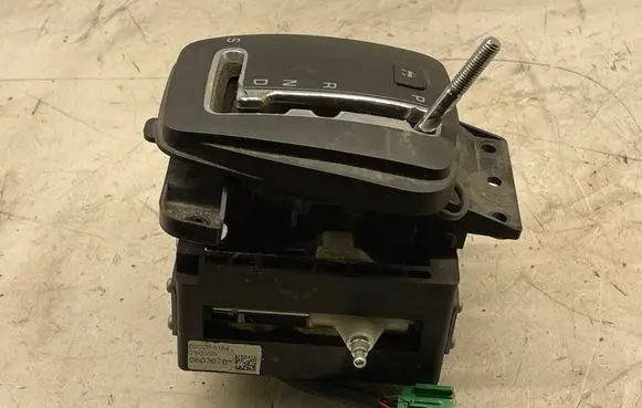 Jaguar XK - XKR Gear shifter/selector 0003676 112102015 02C2p5184