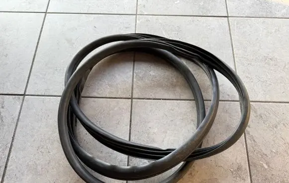 Volkswagen Amarok II Front door rubber seal 