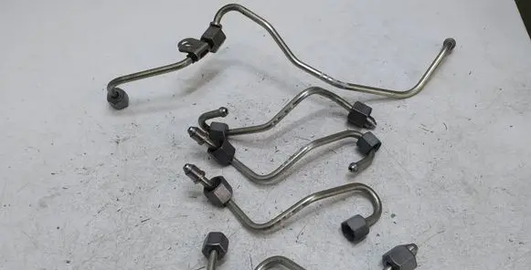 Nissan Qashqai Fuel injector supply line/pipe 6162833675