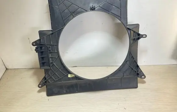 Iveco Daily 35 - 40.10 Radiator cooling fan shroud 500347173