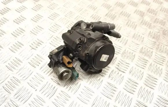 Ford Focus Fuel injection high pressure pump 9687959180