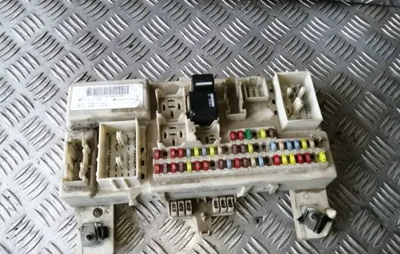 Ford Focus Fuse module 4M5T14A073CH 519099709 00164016