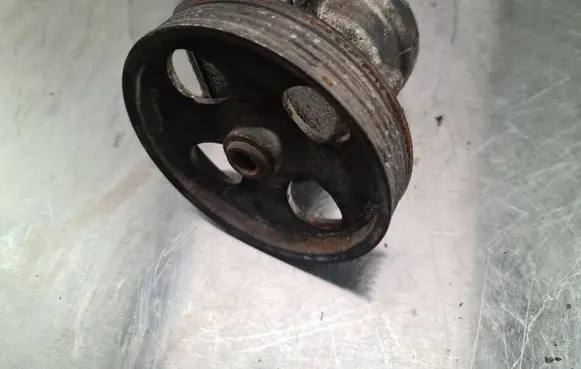 Peugeot 206 Power steering pump 9637000980