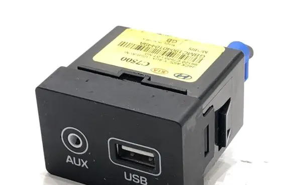 Hyundai i20 (GB IB) USB socket connector 96120-C7500