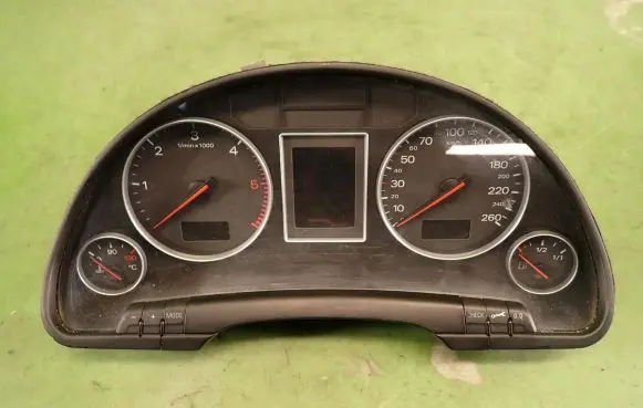 Audi A4 S4 B6 8E 8H Speedometer (instrument cluster)
