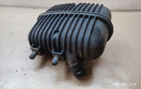 Audi A4 S4 B7 8E 8H Vacuum air tank 8E0129955