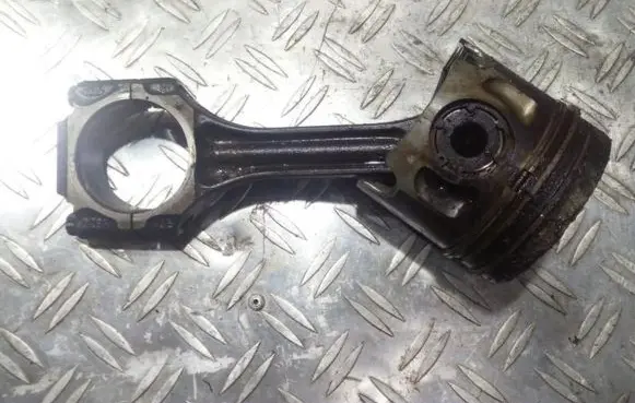 Volkswagen Golf III Piston with connecting rod