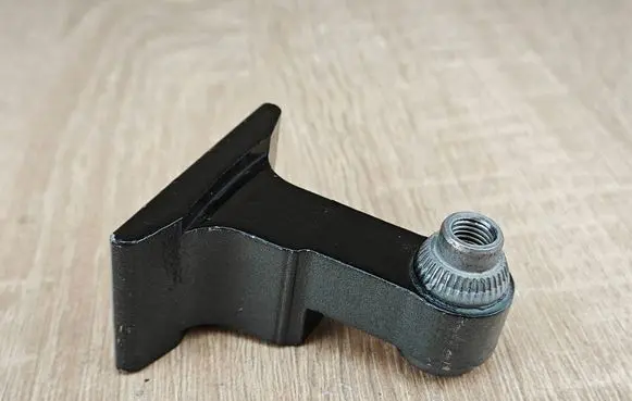 BMW X6 G06 Front door upper hinge 7333059