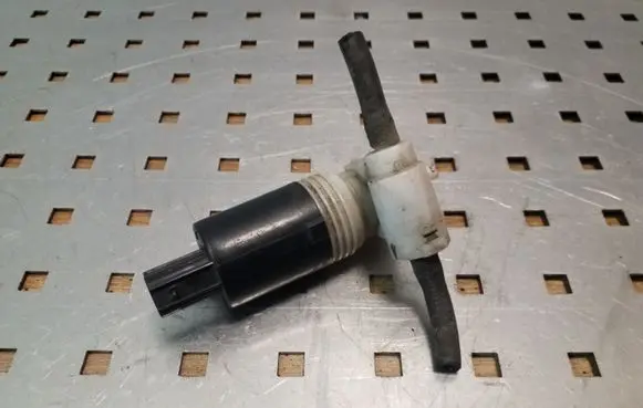Chrysler Grand Voyager IV Windscreen/windshield washer pump