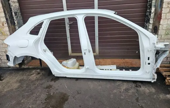 Porsche Macan (95B) Side car body part 