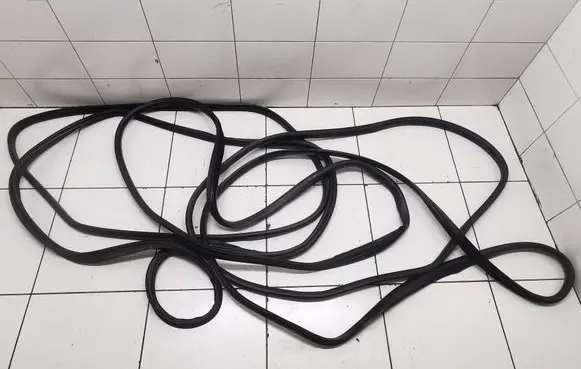 Volvo XC60 Rubber seal front door (on door) 