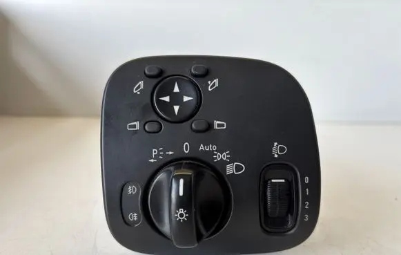 Mercedes-Benz C W203 Light switch A2035450404