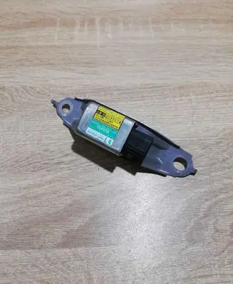 Toyota Prius (XW20) Airbag deployment crash/impact sensor 8983447020 1879000922
