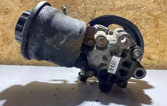 Toyota Corolla Verso AR10 Power steering pump