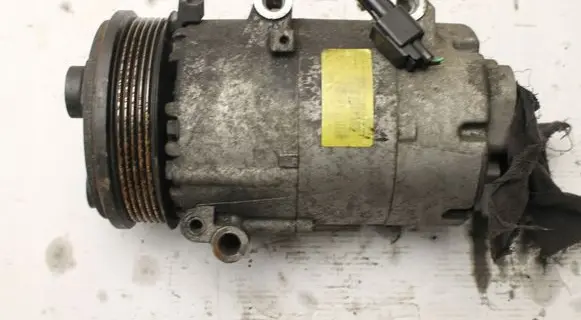 Volvo V40 Air conditioning (A/C) compressor (pump)