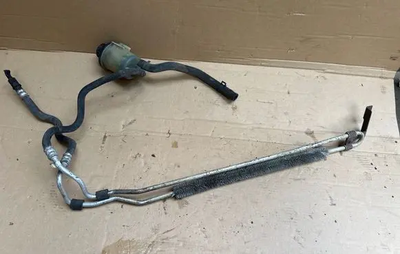 Volvo V70 Power steering radiator Sb55263