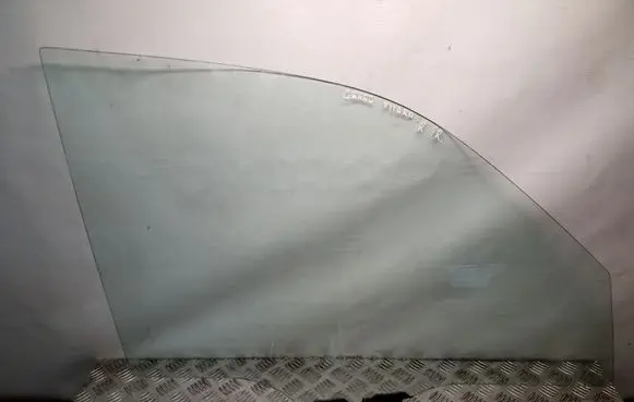 Suzuki Grand Vitara II Front door window glass four-door