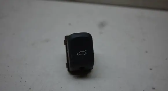 Tailgate opening switch