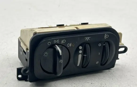 Chrysler 300M Light switch 987539 P04760156AG 36033U