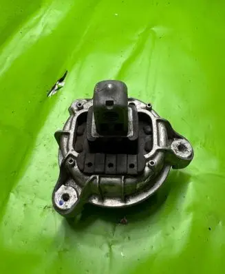 Engine mount bracket