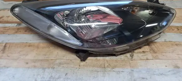 Mazda 2 Headlight/headlamp