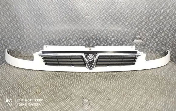 Opel Vivaro Front bumper upper radiator grill 8200044885 525719854 91166761