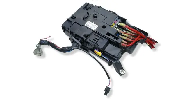 Volkswagen Touareg II Fuse module 7P0937548F