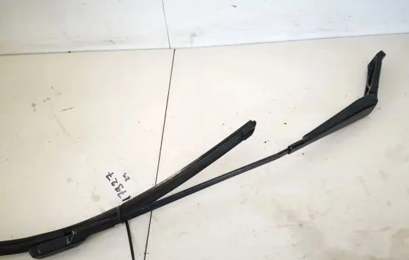 Peugeot 508 Front wiper blade arm 9696437780