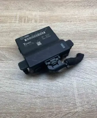 Audi A3 S3 8P Gateway control module 1K0907530D