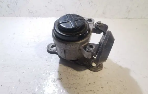 Engine mount bracket